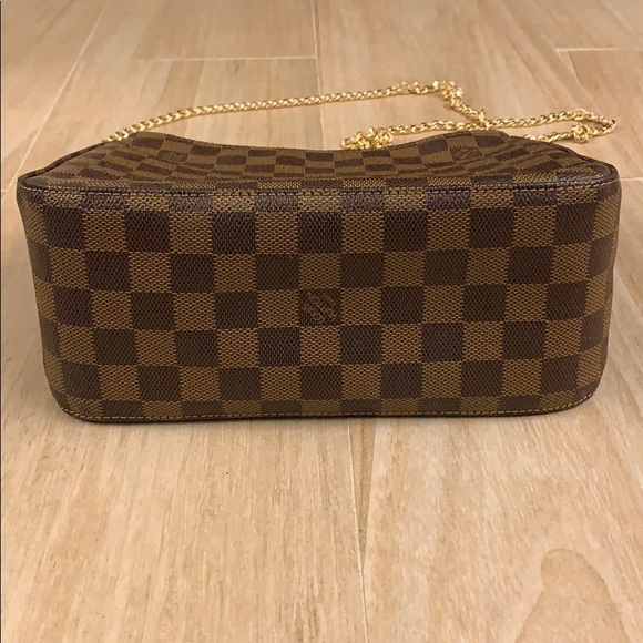 ❌SOLD❌ Louis Vuitton Crossbody - Picture 5 of 8